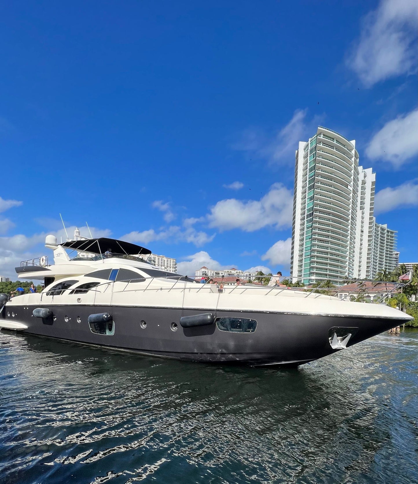 100’ Azimut - Evilot Enterprises