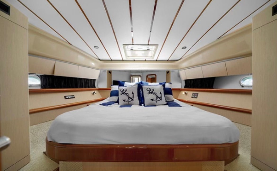 60' Ferretti - Evilot Enterprises