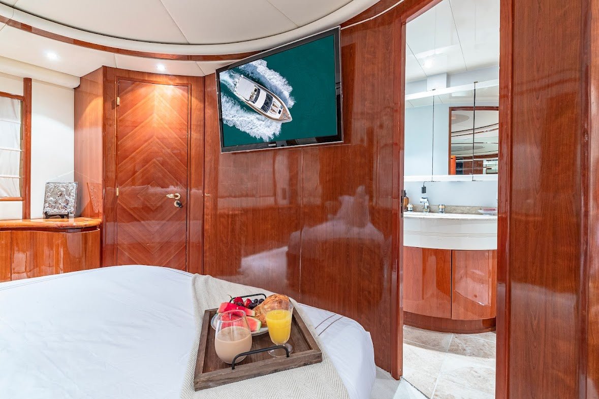 80’ Azimut “Salt Shaker” - Evilot Enterprises