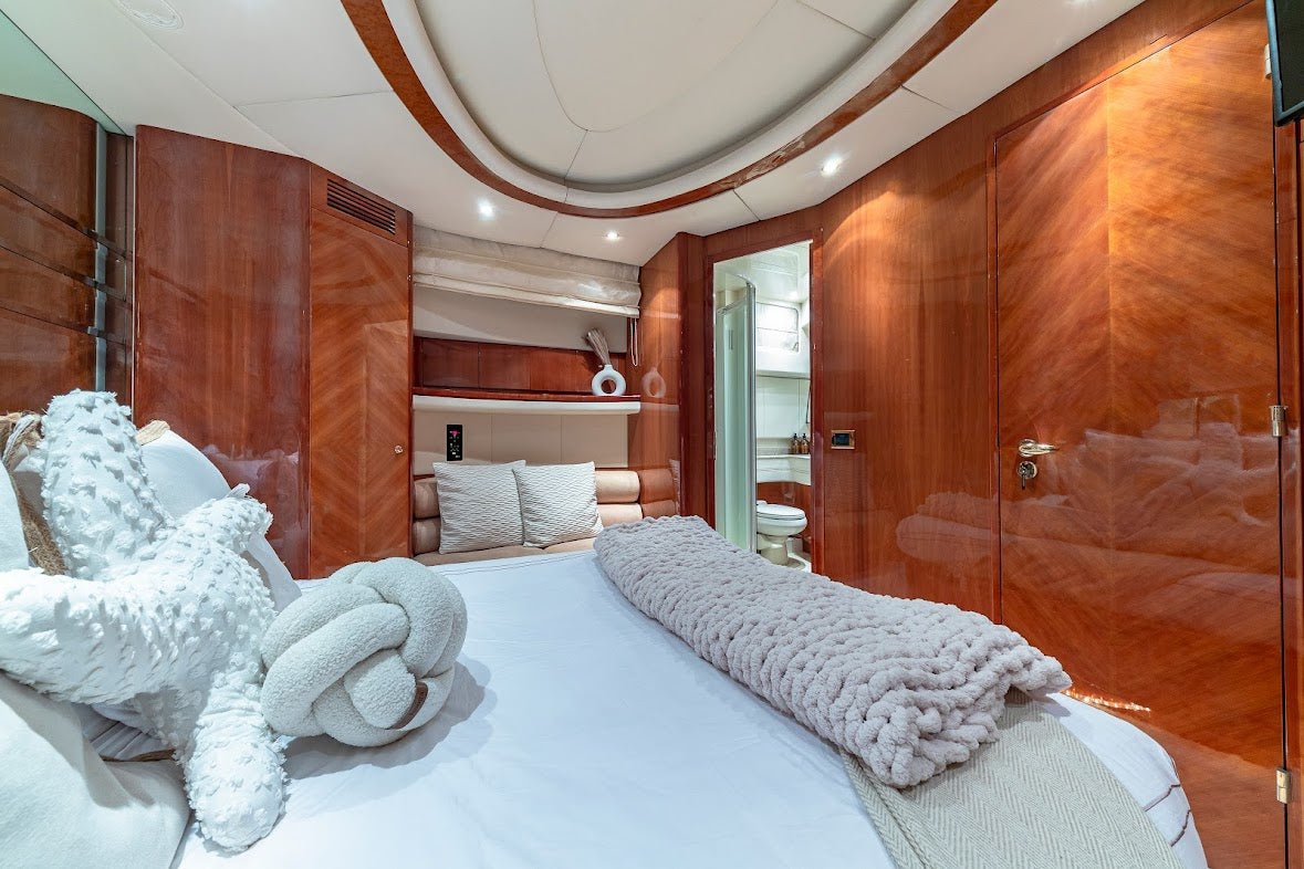 80’ Azimut “Salt Shaker” - Evilot Enterprises