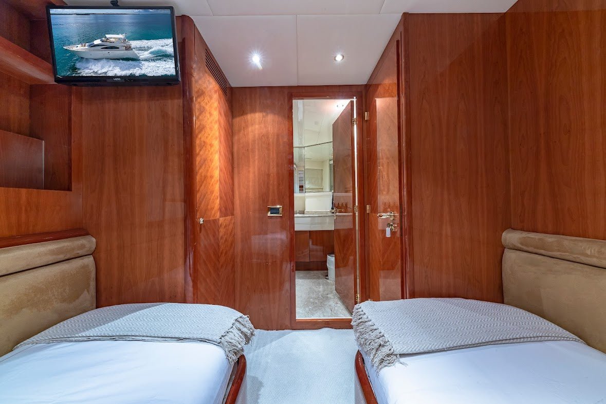 80’ Azimut “Salt Shaker” - Evilot Enterprises