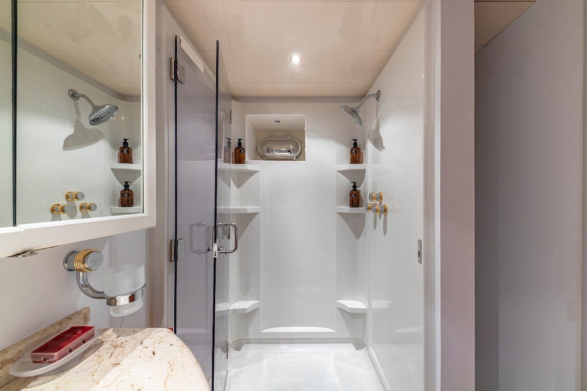 80’ Azimut “Salt Shaker” - Evilot Enterprises