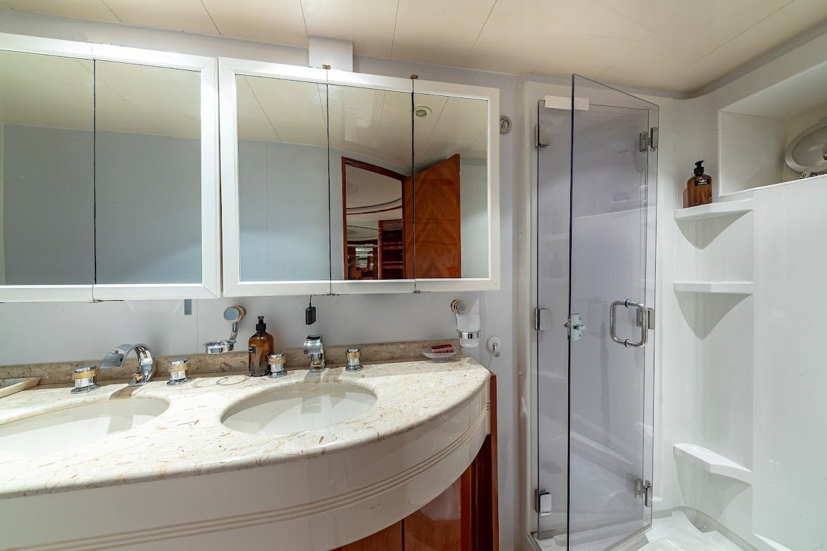 80’ Azimut “Salt Shaker” - Evilot Enterprises