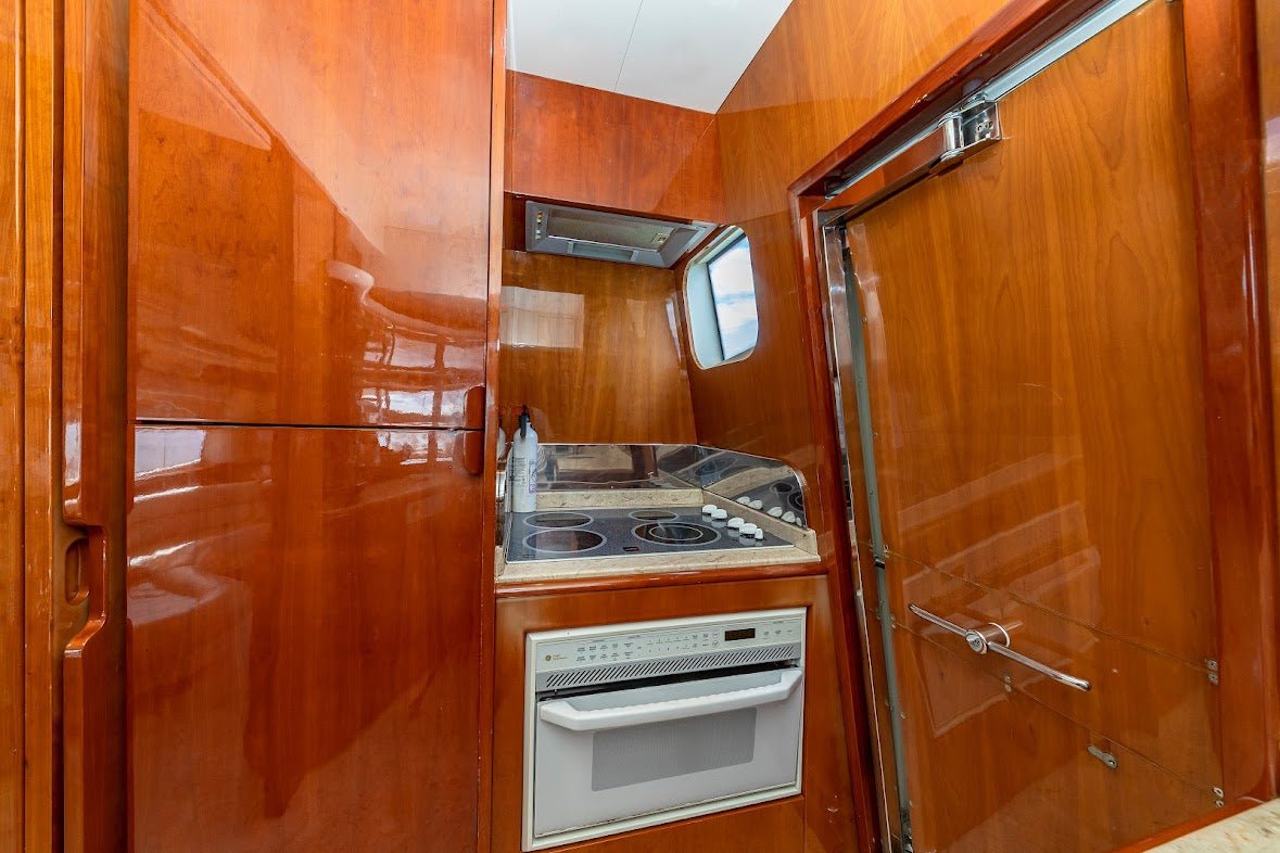 80’ Azimut “Salt Shaker” - Evilot Enterprises