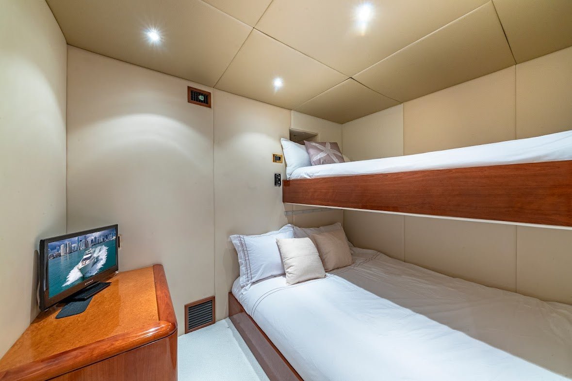 80’ Azimut “Salt Shaker” - Evilot Enterprises