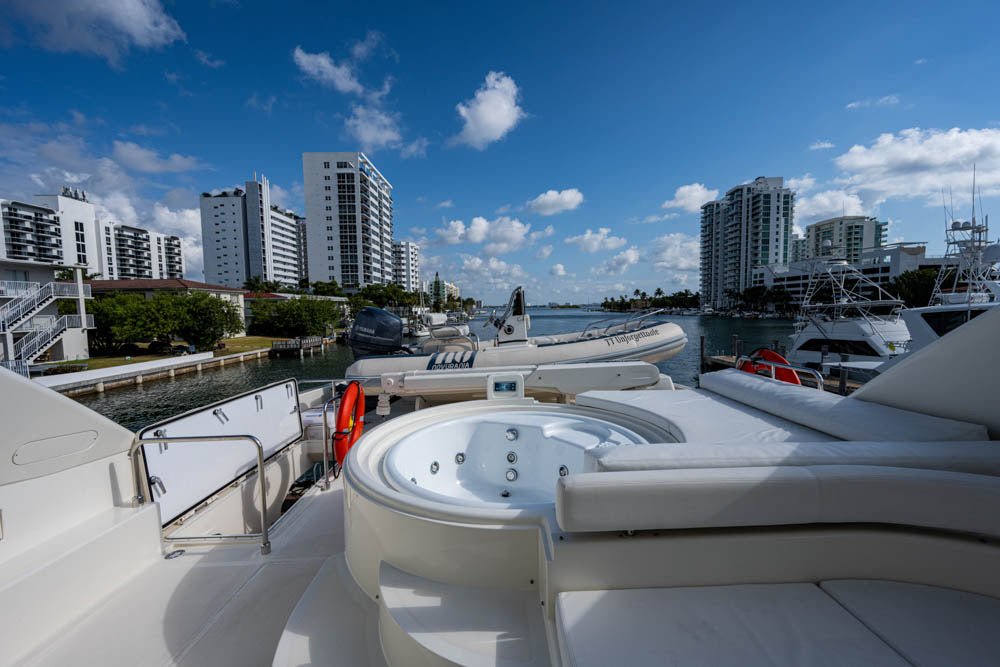 83’ Flybridge Ferretti - La Paloma - Evilot Enterprises