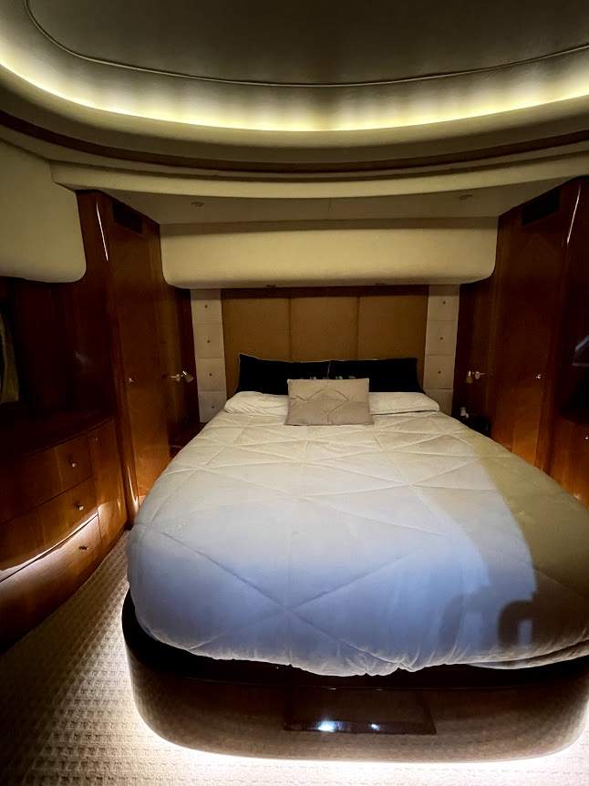 85’ Azimut - Evilot Enterprises