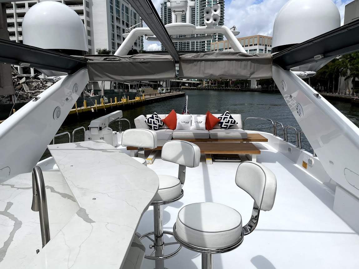 85’ Azimut - Evilot Enterprises