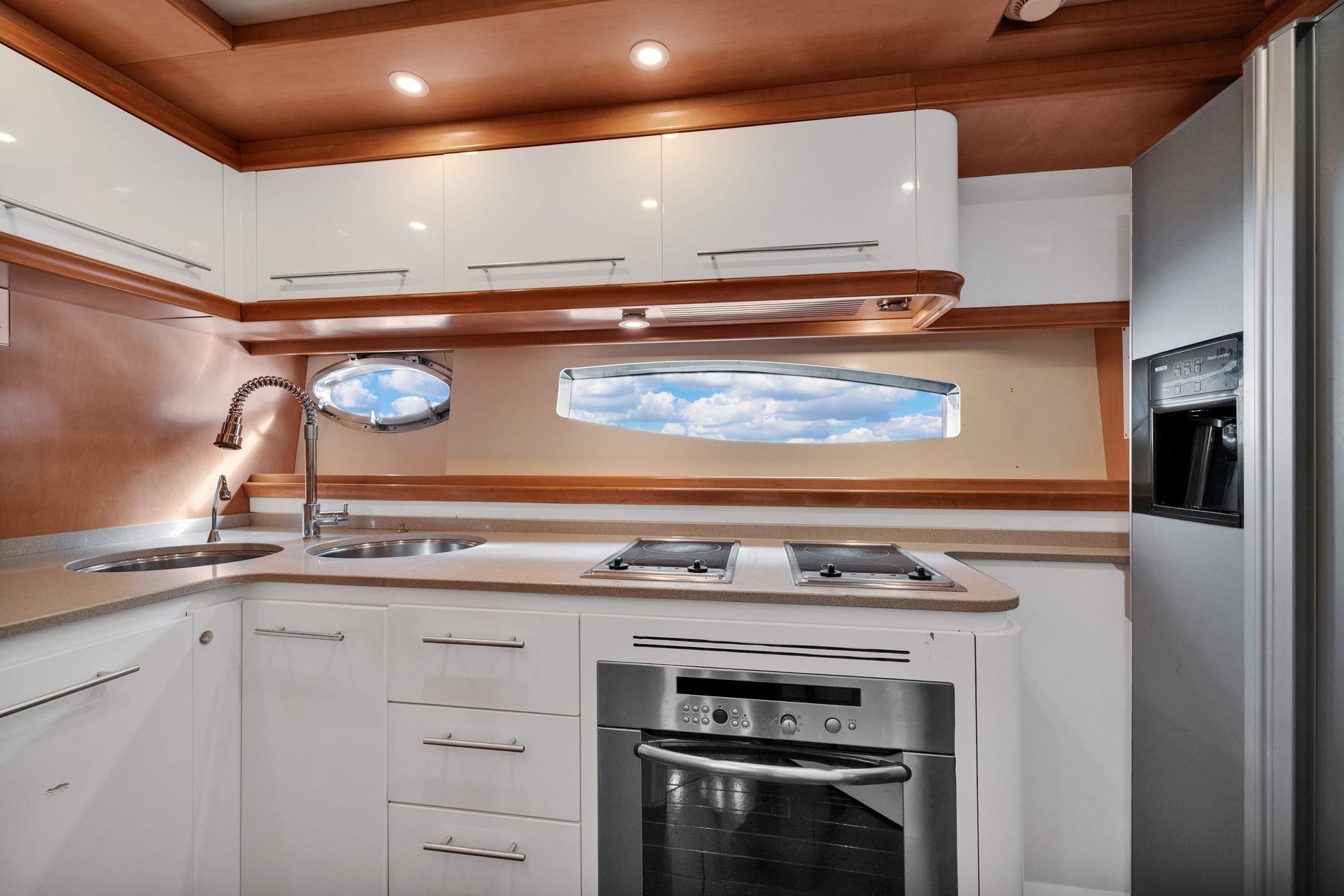 92’ Pershing “Night Club” - Evilot Enterprises