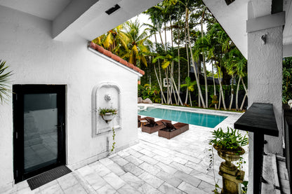 Villa Bond