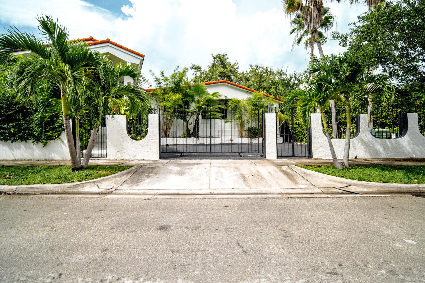 Villa Bond