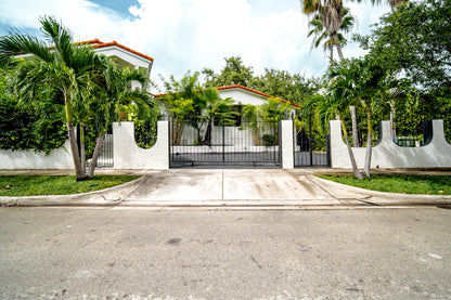 Villa Bond