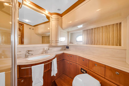 80’ Ferretti - La Paloma - Evilot Enterprises
