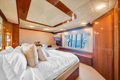 80’ Ferretti - La Paloma - Evilot Enterprises